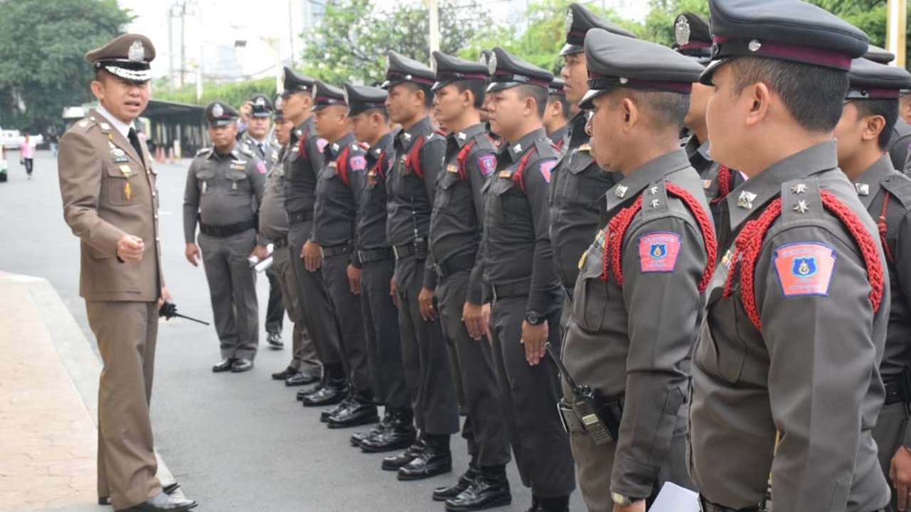 รอง ผบช.น.ดูแลความเรียบร้อยงานบอลประเพณี ไล่ไปตัด! ตำรวจผมยาว