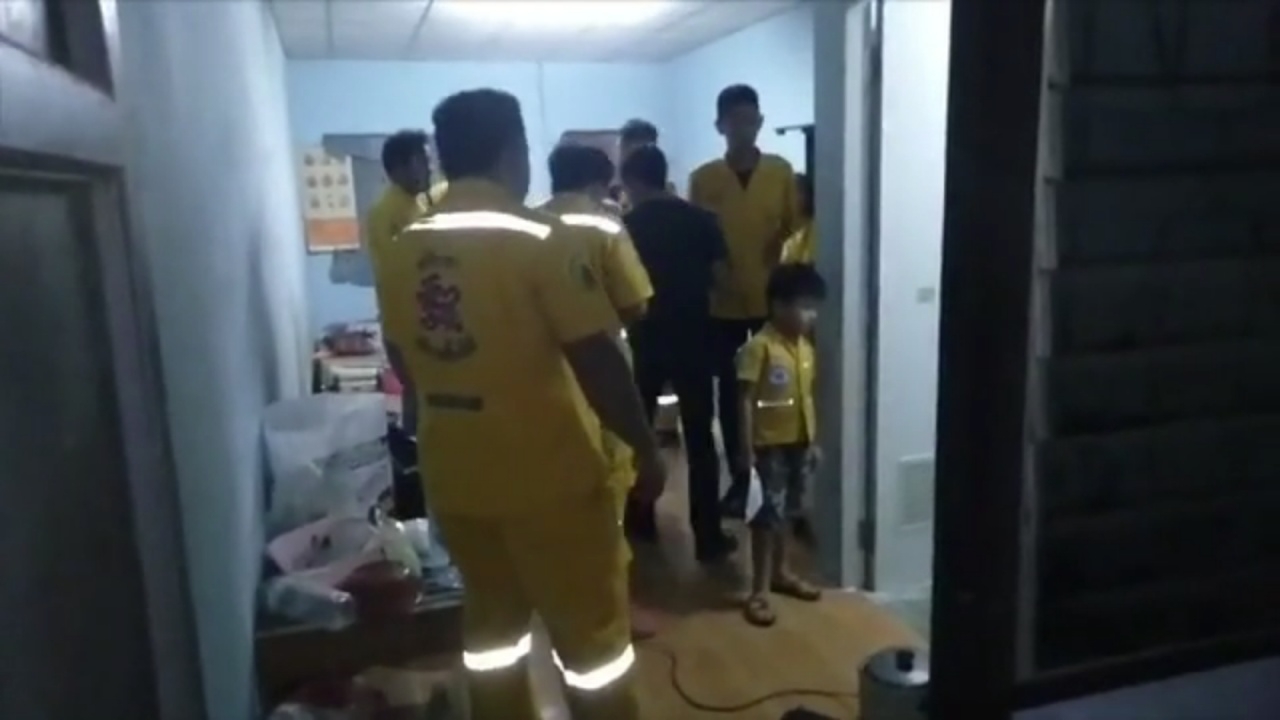 หนุ่มโรงงานถึงฆาต นั่งปลดทุกข์ตายคาส้วม คาดหัวใจวาย