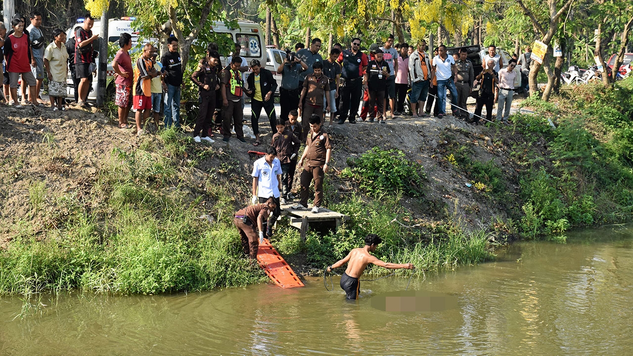 พ่อค้ายาหนีตำรวจ โดดลงคลอง! ศพลอยขึ้นอืดมาโผล่ข้ามจังหวัด