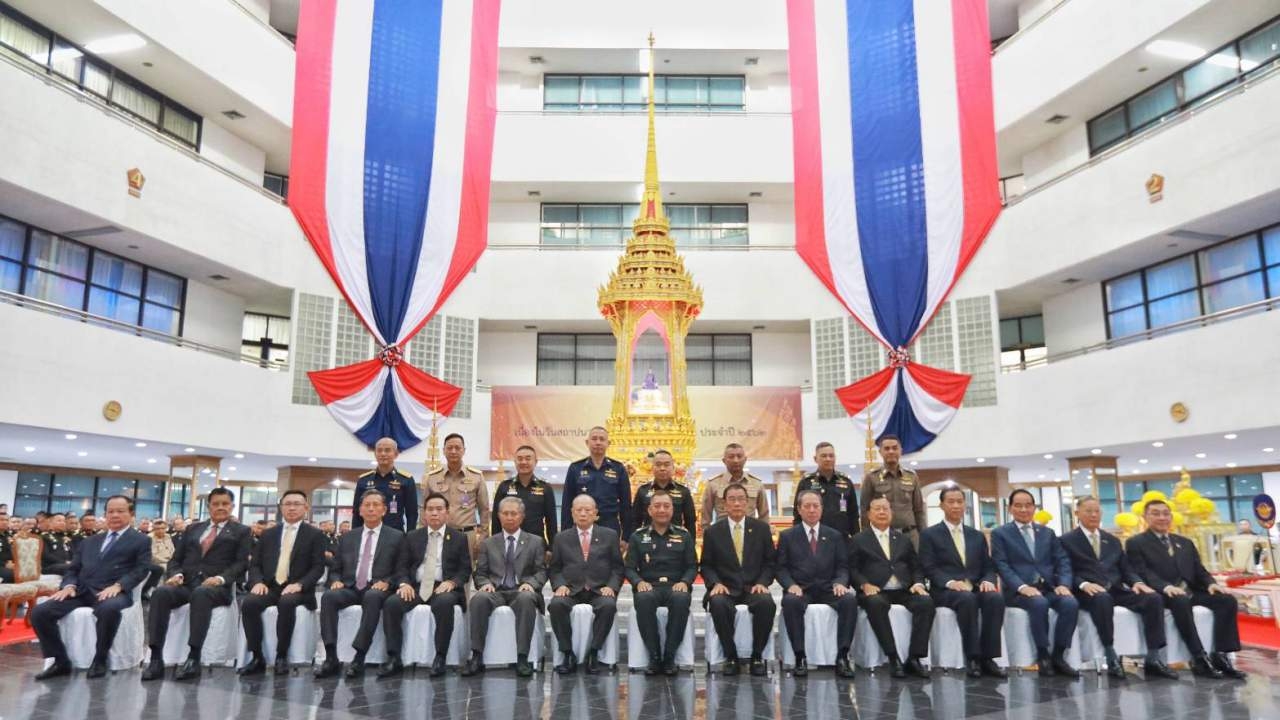รวมดาว "รุ่นเก๋า" อดีต ผบ.สส. แห่ร่วมงานวันสถาปนา บก.กองทัพไทยคึกคัก
