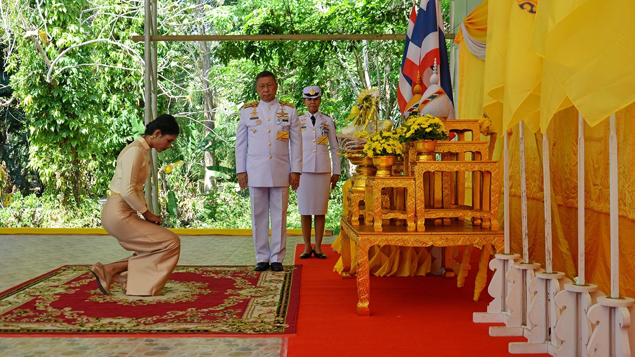 พระราชกระแส ชม “สาวใจบุญ” อาบนํ้า-หมาวัด