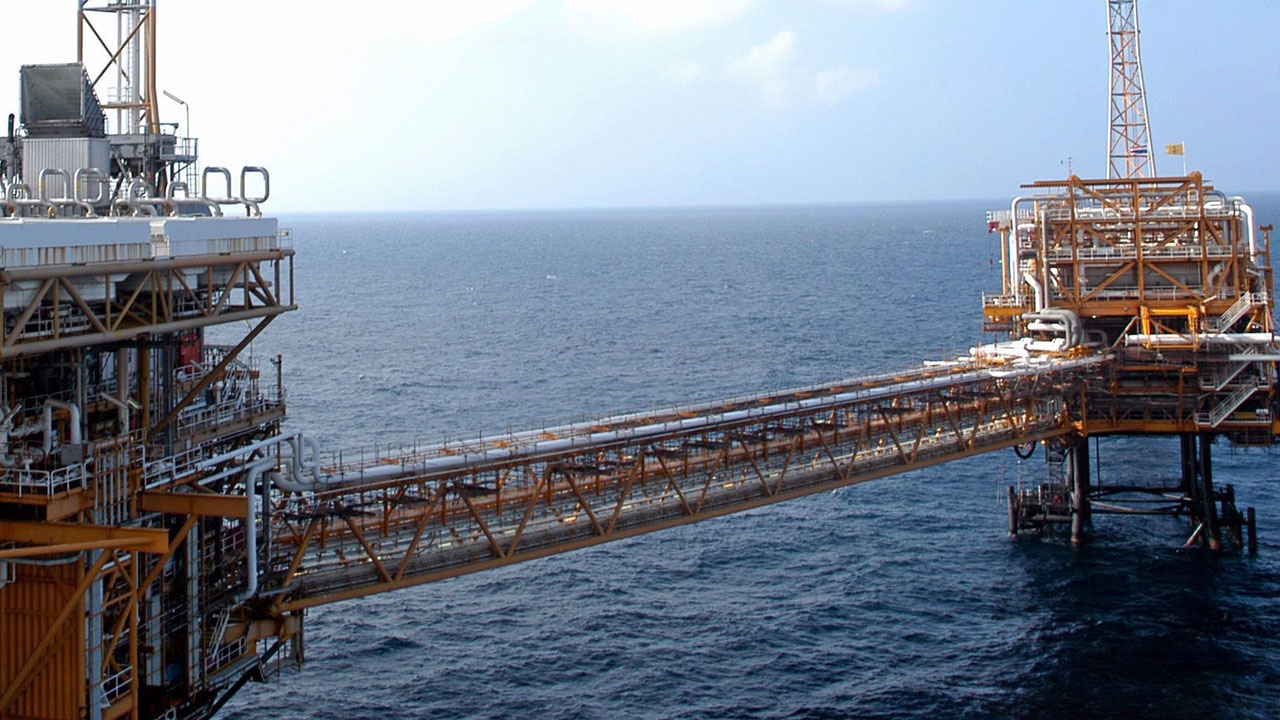 รื้อถอนแท่นขุดน้ำมันกลางทะเล รับมืออนาคตลดการใช้น้ำมัน