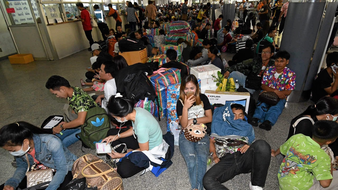 บขส. คาด วันนี้คนกลับภูมิลำเนาไม่ต่ำกว่า 2 แสน จัดรถ 9 พันเที่ยวรองรับ