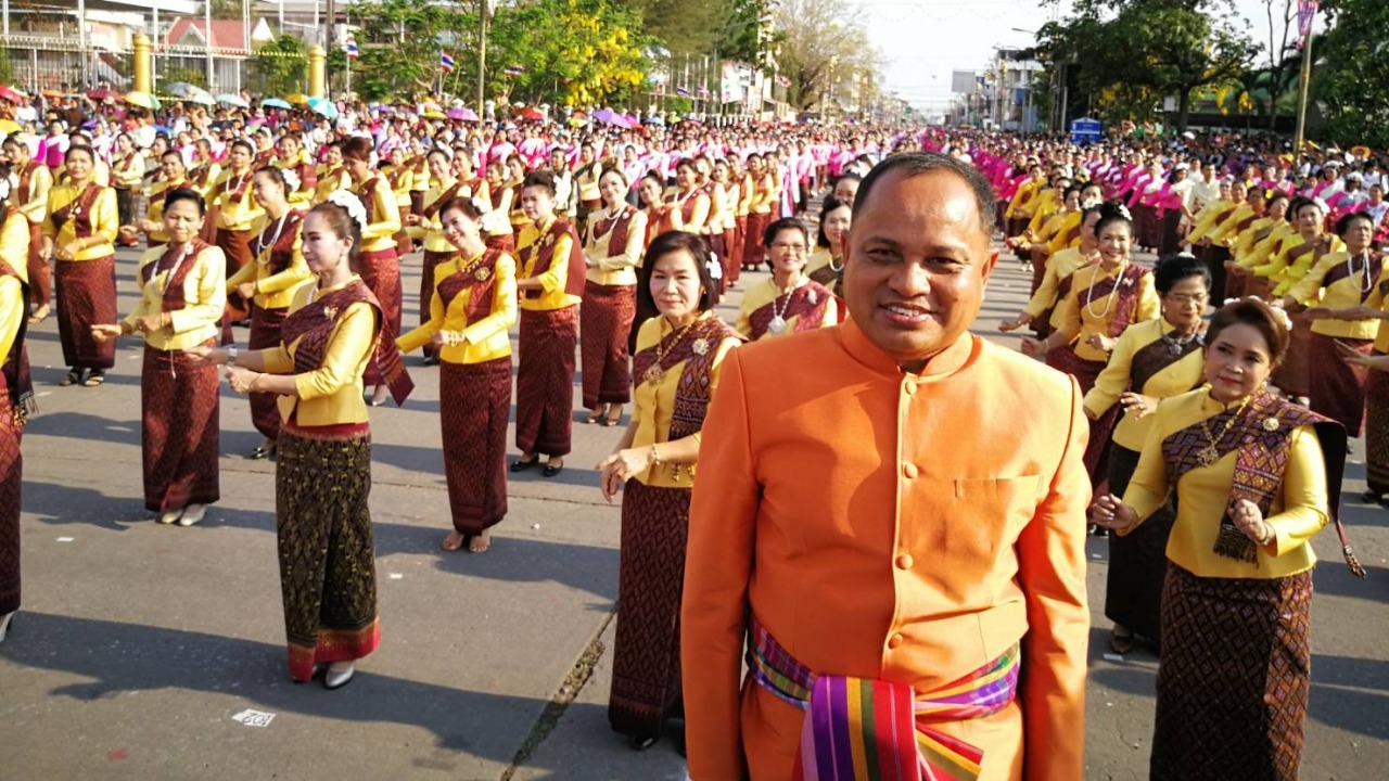 ชาวชัยภูมิกว่า 2หมื่นคน ร่ายรำสี่มุมเมืองถวายสักการะเจ้าพ่อพญาแล