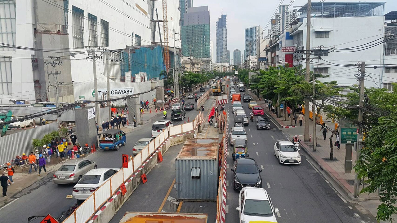 เริ่มลงมืออีกสายรถไฟฟ้าสายสีทอง อิตาเลียนไทยฯกั้น 2 ช่องถนนเจริญนคร