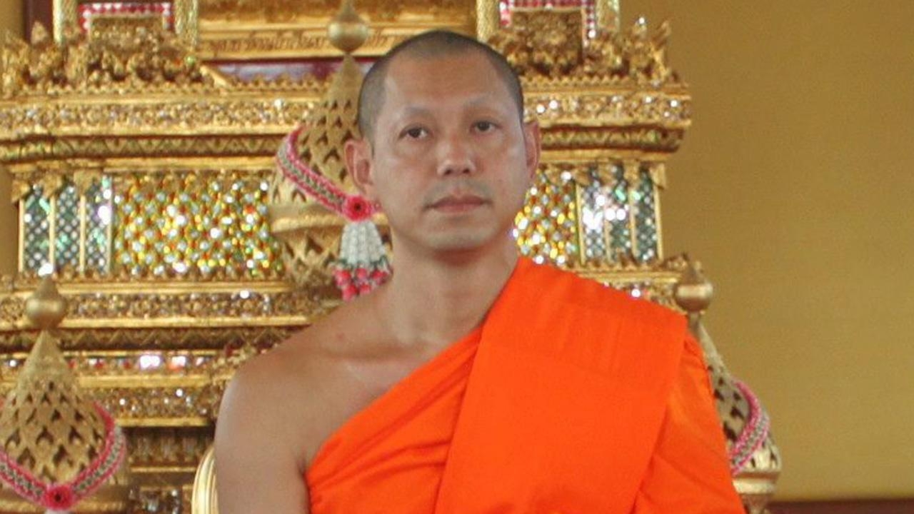 ยกฉัตร “หลวงพ่อโบสถ์น้อย”