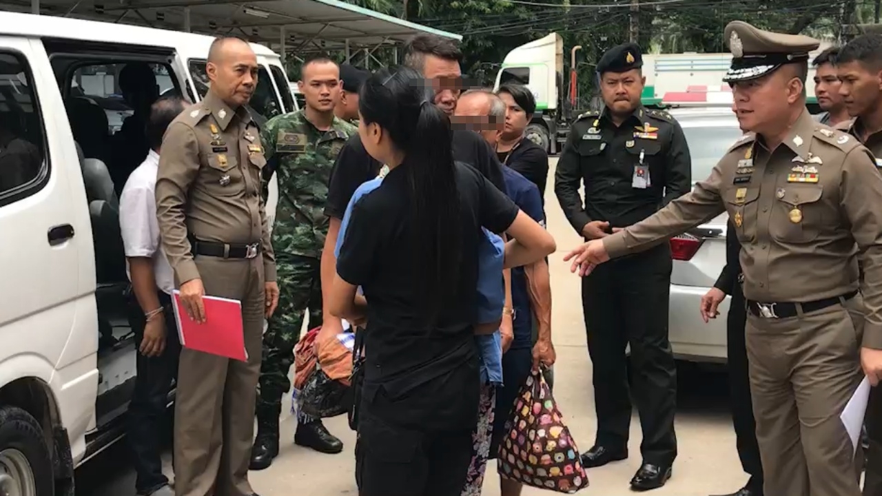 ‘ศรีวราห์’ รับมอบตัว 5 ผู้ต้องหาลักลอบขนระเบิด ‘พาวเวอร์เจล’