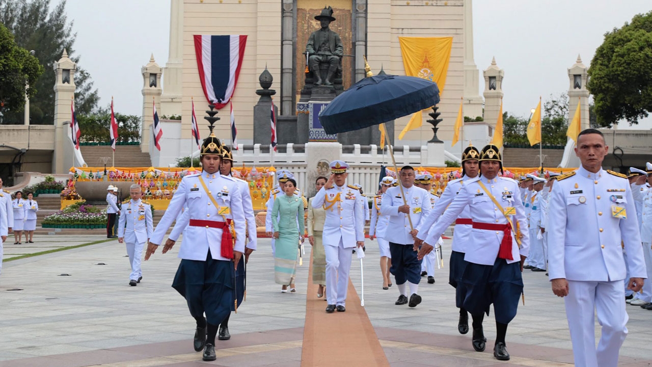 ในหลวงเสด็จฯ ทรงประกอบพิธีฯ เนื่องในวันจักรี