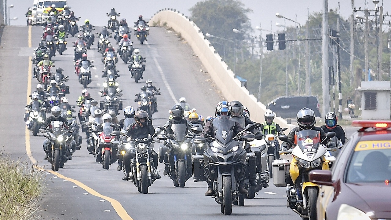 สุดยิ่งใหญ่! คาราวานไบค์เกอร์นับพัน ร่วมงานโมโตจีพี วินเทอร์ เทสต์