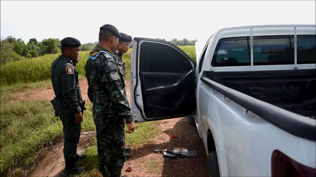 ป่วน! โจรใต้ ดักปล้นรถกระบะชาวบ้าน ใช้ถล่มฐานและอนามัย ก่อนทิ้งรถหนี
