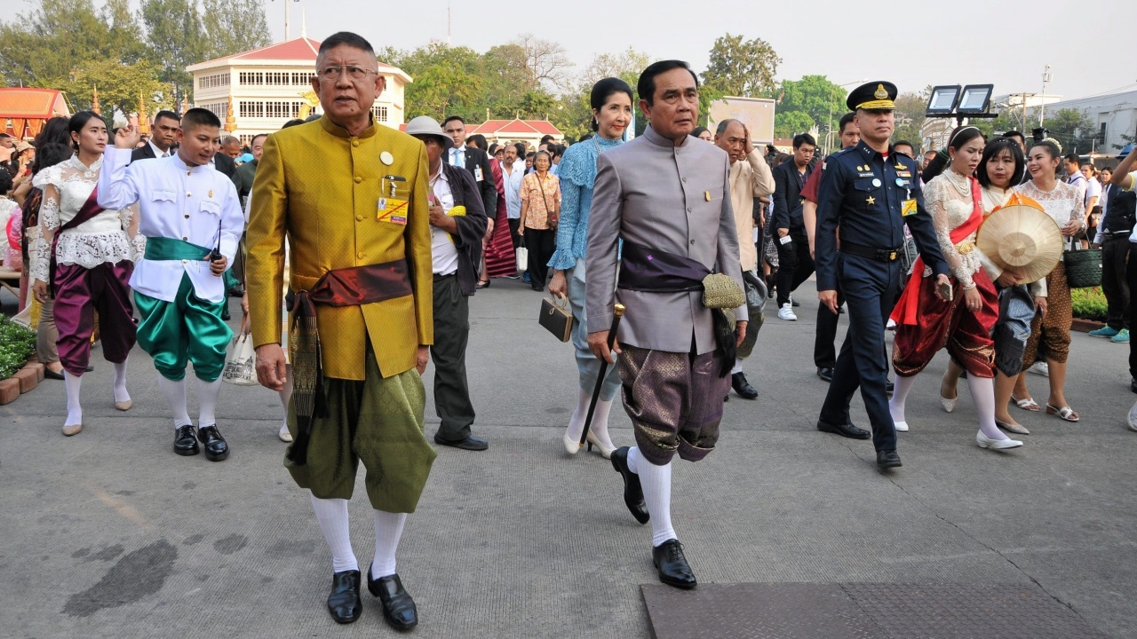 นายกฯ ตรวจเยี่ยมโรงพักสามแยก งานอุ่นไอรักฯ แจ้งความถูกกล่าวหาใส่ร้าย