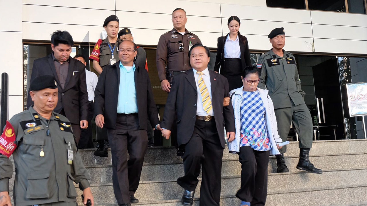 ปล่อยครูปรีชา-เจ๊บ้าบิ่น ศาลให้ประกันคนละ1แสน