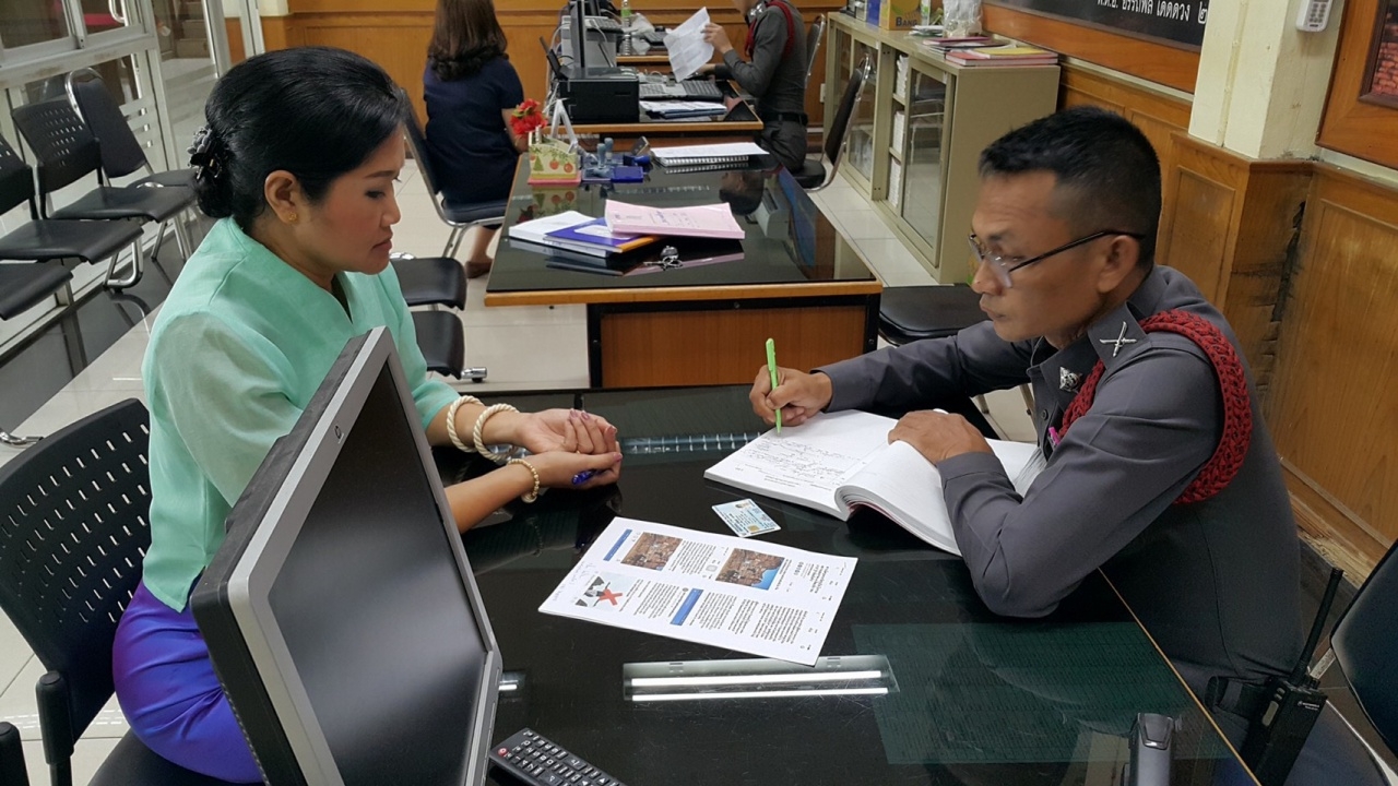 แจ้งความเอาผิด 5 นักท่องเที่ยวไทย ฝ่าฝืนปีนโบราณสถาน วัดมหาธาตุ