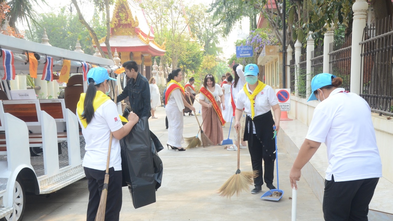 ชาวโคราช ร่วมใจทำบุญตักบาตร ทำความสะอาดวัดทั่วเมืองในวันมาฆบูชา