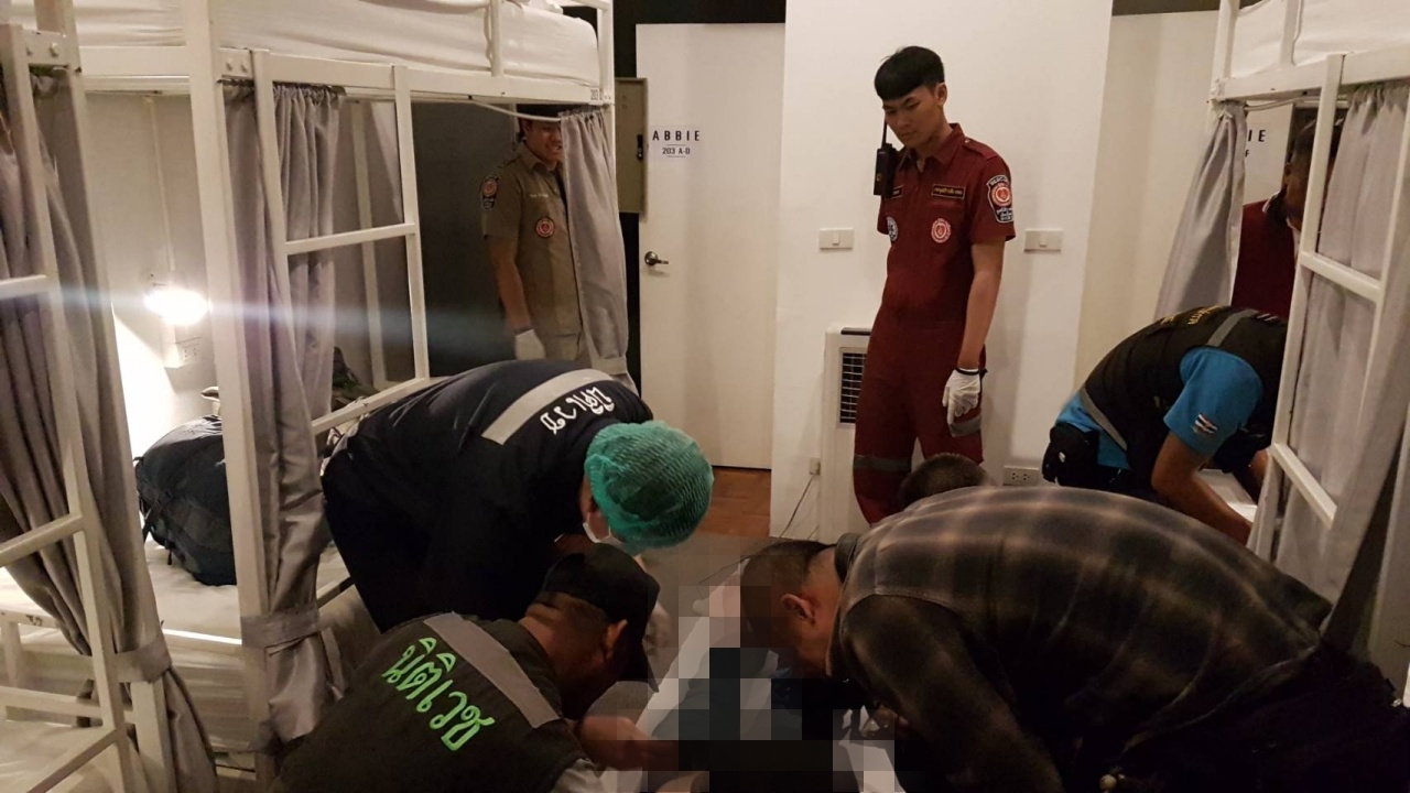 หนุ่มอเมริกัน ซัดเหล้านอก 5 ขวด แขวนคอดับปริศนา คาห้องเช่า เชียงใหม่ 