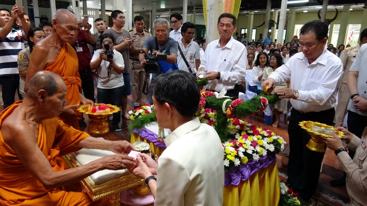 ศิษยานุศิษย์ ร่วมฉลองอายุวัฒนมงคล 'หลวงพ่อสิน' เกจิดังระยอง ครบ 90 ปี