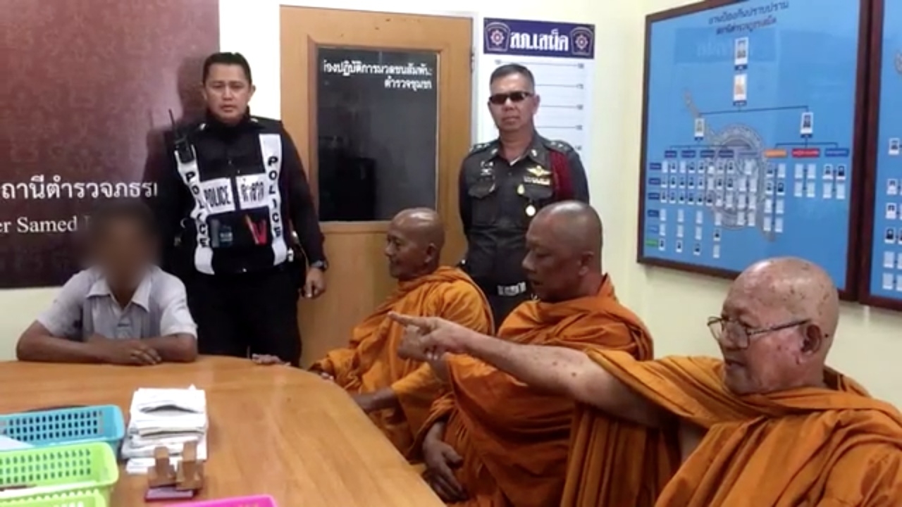 มันเป็นกฎ! โยมสุดกร่างตบบ้องหูพระสูงวัย ขู่ไม่ให้บิณฑบาตวันพระ