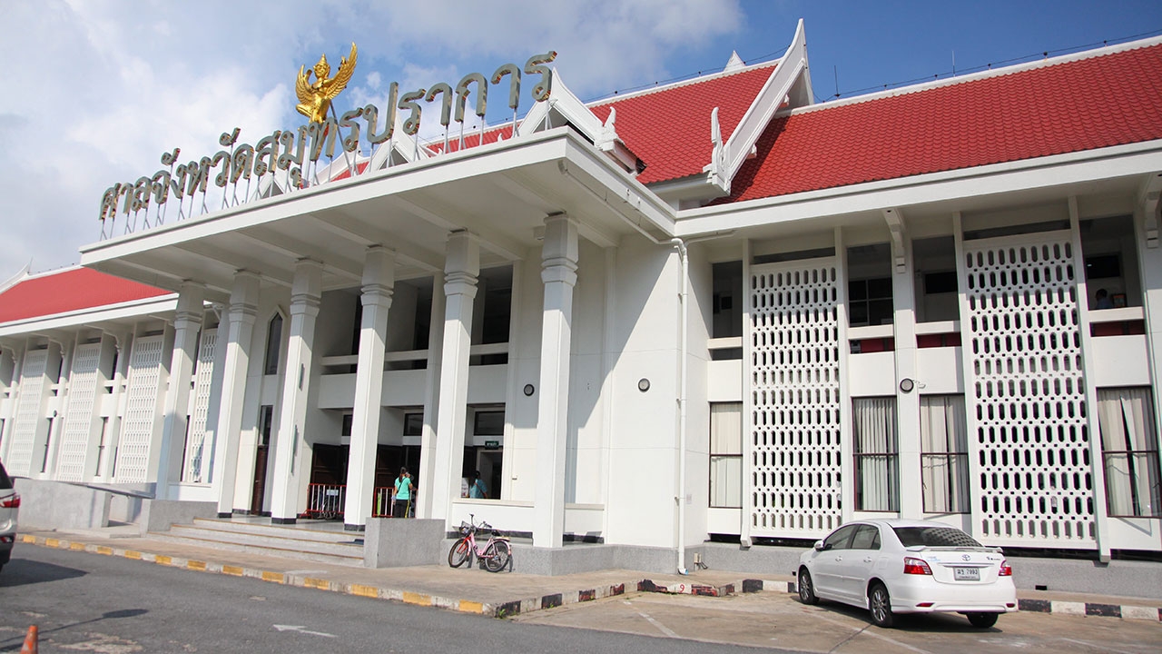 ยกฟ้องสาวใหญ่ ผลักกิ๊กยุ่นตกบันได