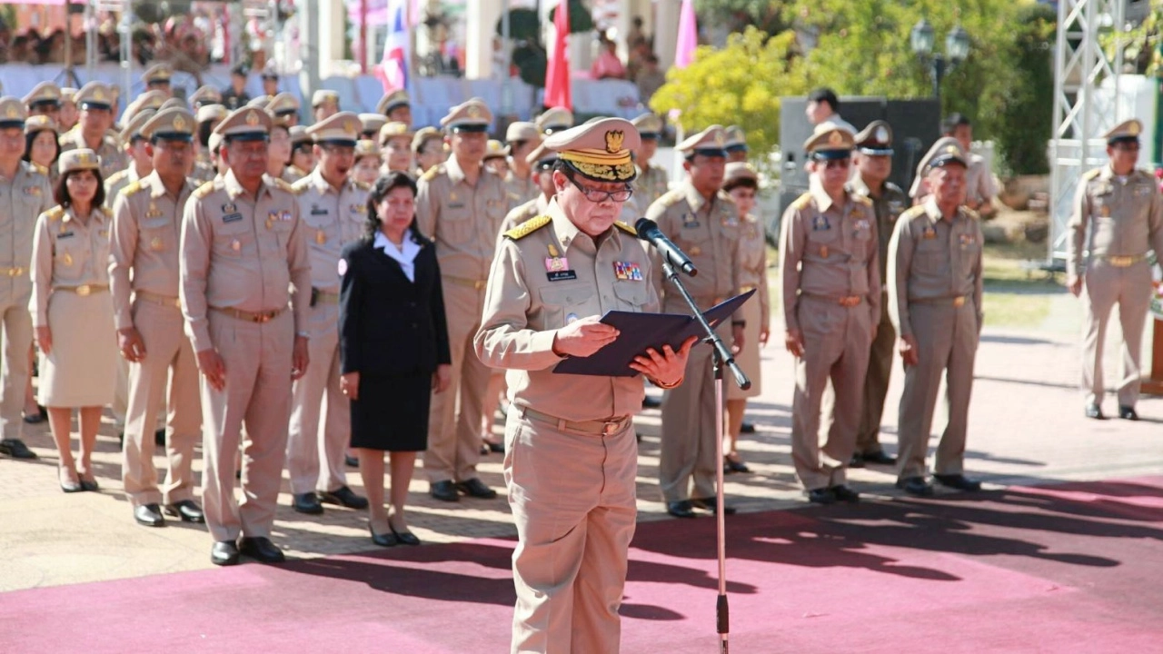 มท.2 นำ ขรก.ถวายราชสักการะ พระบรมราชานุสาวรีย์ ร.5 เนื่องในวันท้องถิ่น