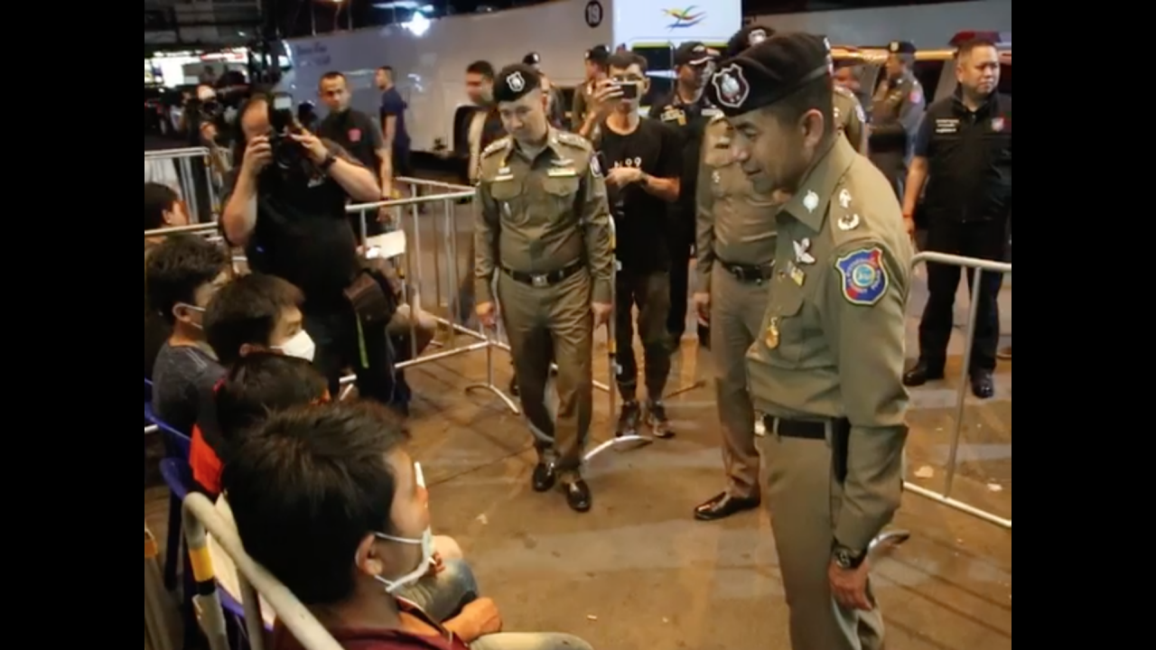 บิ๊กโจ๊ก แถลง ปิดล้อมตรวจค้นต่างด้าวผิด ก.ม. จับผู้ต้องหาได้ 123 คน