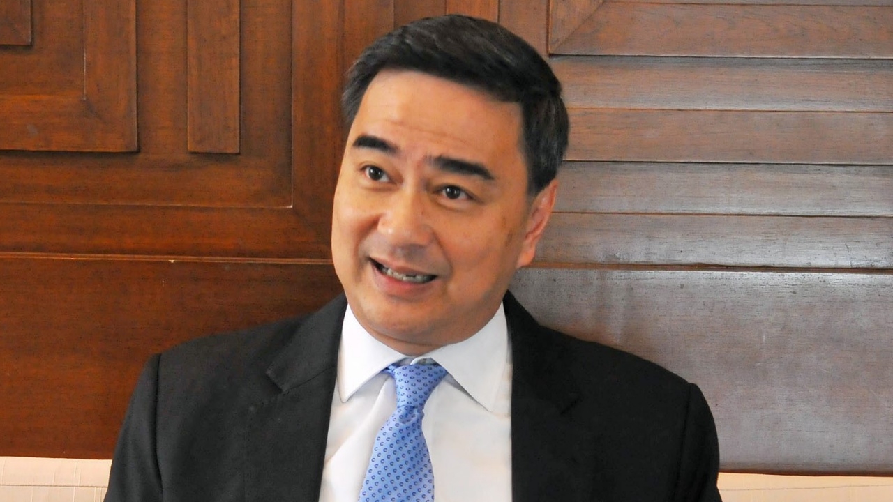 'มาร์ค' ไม่หวั่นพรรคใหม่ผุดเพียบ ยันไม่มีใครเชิญจับมือ ฮั้วเลือกตั้ง