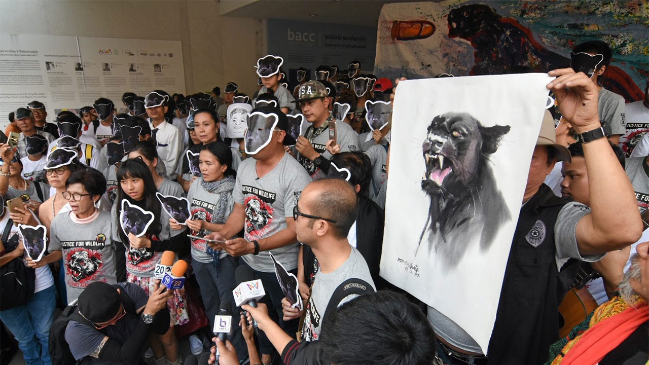 ม็อบหน้ากาก ขอสังคมลงโทษเจ้าสัว