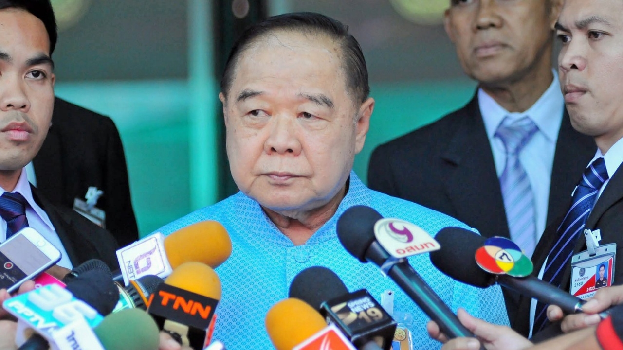 'บิ๊กป้อม' ว้าก! ไม่ลำเอียง ไฟเขียวกลุ่มสามมิตร เคลื่อนไหวดูด ส.ส.