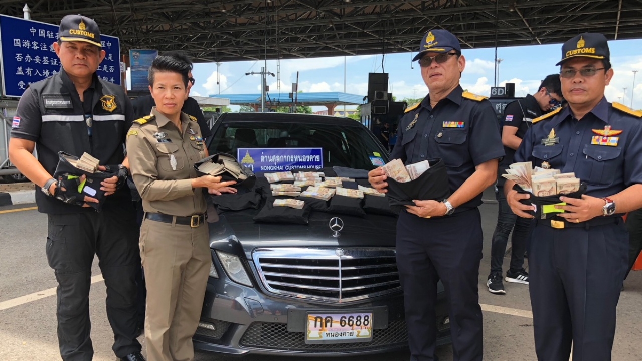 ซุกเต็มรถหรู เงินสด 30 ล้าน รวบเสี่ยขับเบนซ์ เตรียมขนออกนอกประเทศ