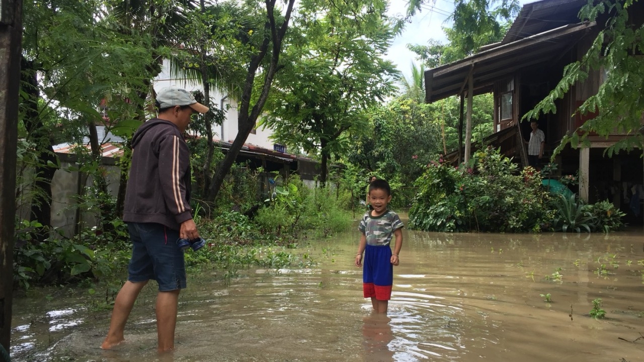 พายุมังคุดทำฝนตกหนักที่พะเยา หลายหมู่บ้านที่ดอกคำใต้โดนน้ำท่วม