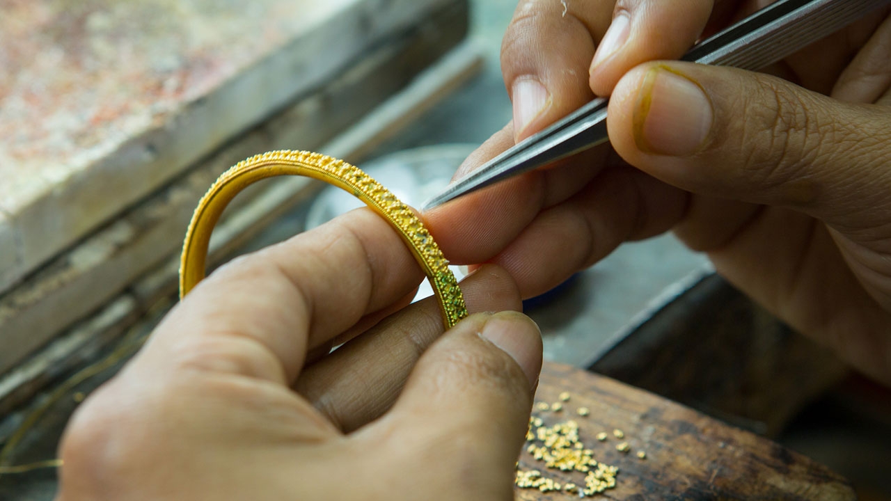 วิกฤติช่างทองไทยเลิกอาชีพ เจอค่าแรงต่ำ!โดนเครื่องจักรแย่งงาน