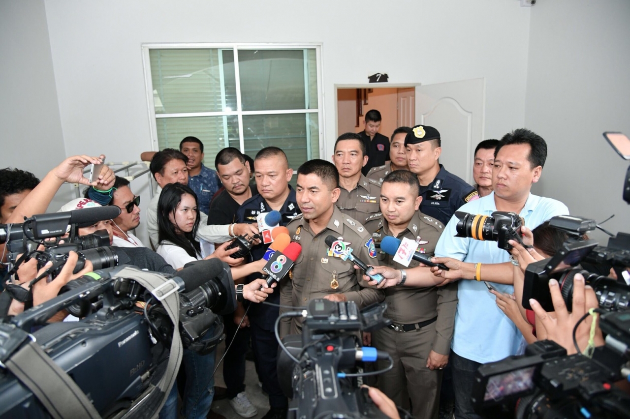 บุกจับต้อนรับบอลโลก! ทลายแหล่งแทงบอลออนไลน์กลางกรุง จับชาวจีน 4 ราย