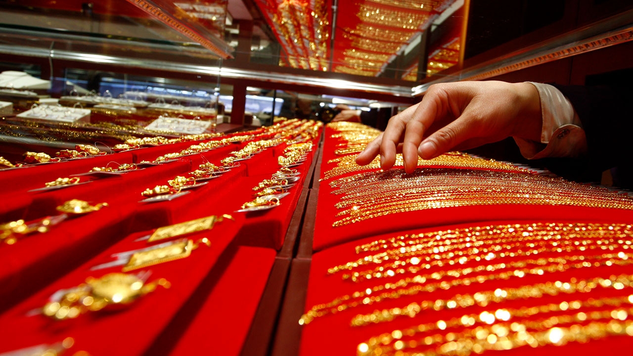 ทองราคานิ่ง รูปพรรณขายบาทละ 20,250