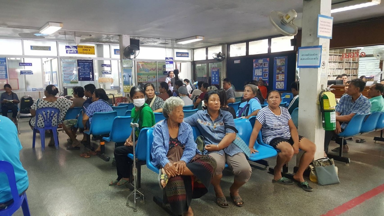 ผู้ว่าฯ สุโขทัย สั่งแก้ระบบ รพ.ศรีสัชนาลัย เพิ่ม จนท.ดูแลแก้คิวยาว