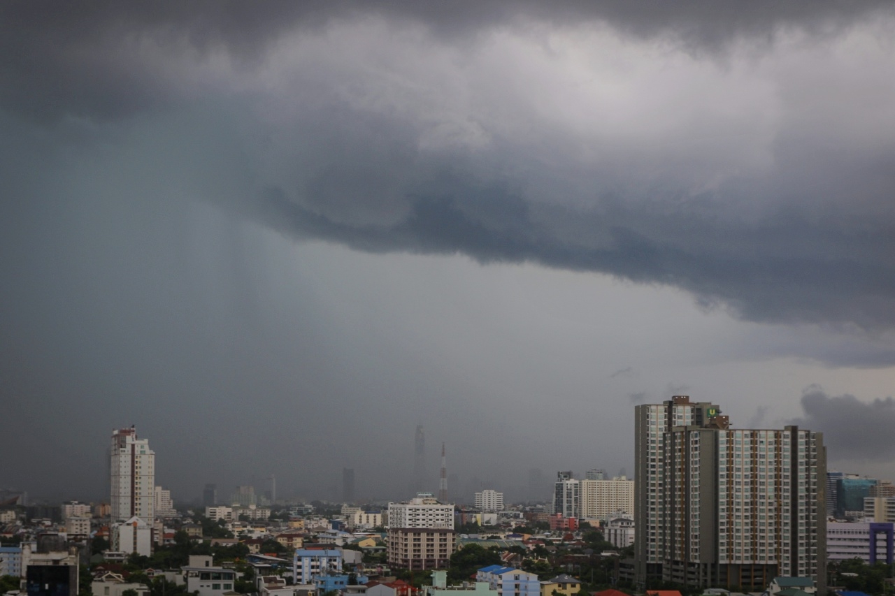 'เซินติญ' อ่อนกำลังลง เข้าลาว กระทบ 'เหนือ-อีสาน' ฝนตกหนัก