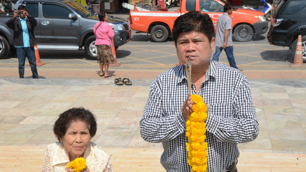 'แรมโบ้อีสาน' ขอ ถอนคำสาบานต่อหน้าย่าโม หวนซบ'สามมิตร' เล่นการเมือง