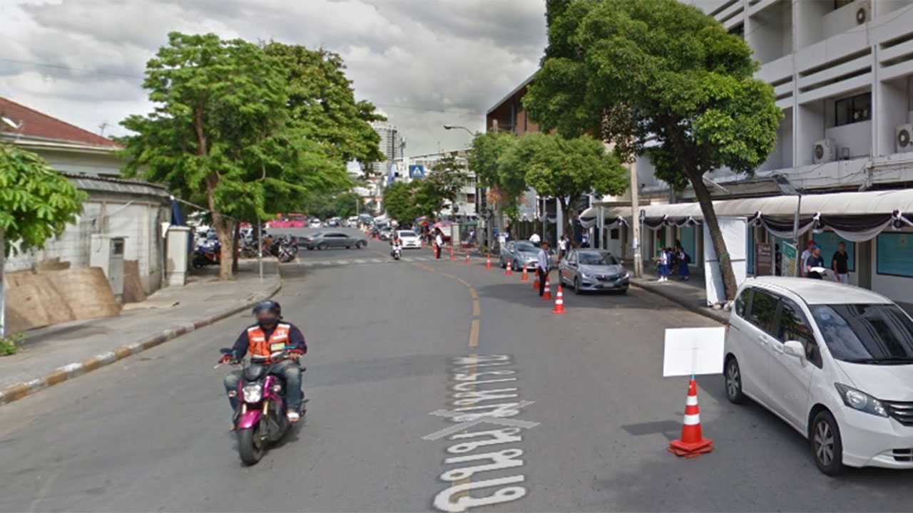 ห้ามจอดรถมหาราช จัดจราจร ร.ร.ราชินี