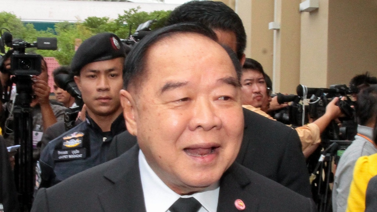 บิ๊กป้อม สั่งสอบ นายทหารใช้พลทหารเลี้ยงไก่ โผโยกทหาร ยังไม่ประชุม 