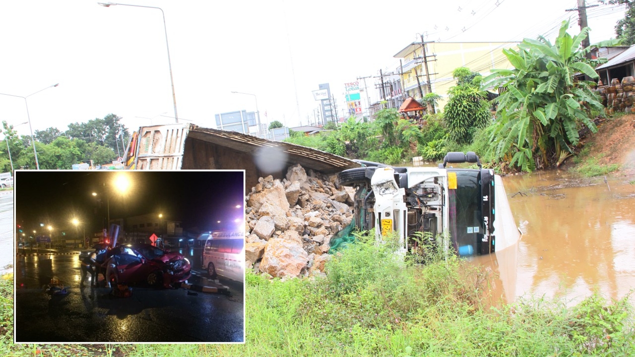 ฝนตกถนนมืด รถพ่วงชนเก๋งกลางแยกไฟแดงคว่ำ แถมจยย.ชนท้ายดับคาที่