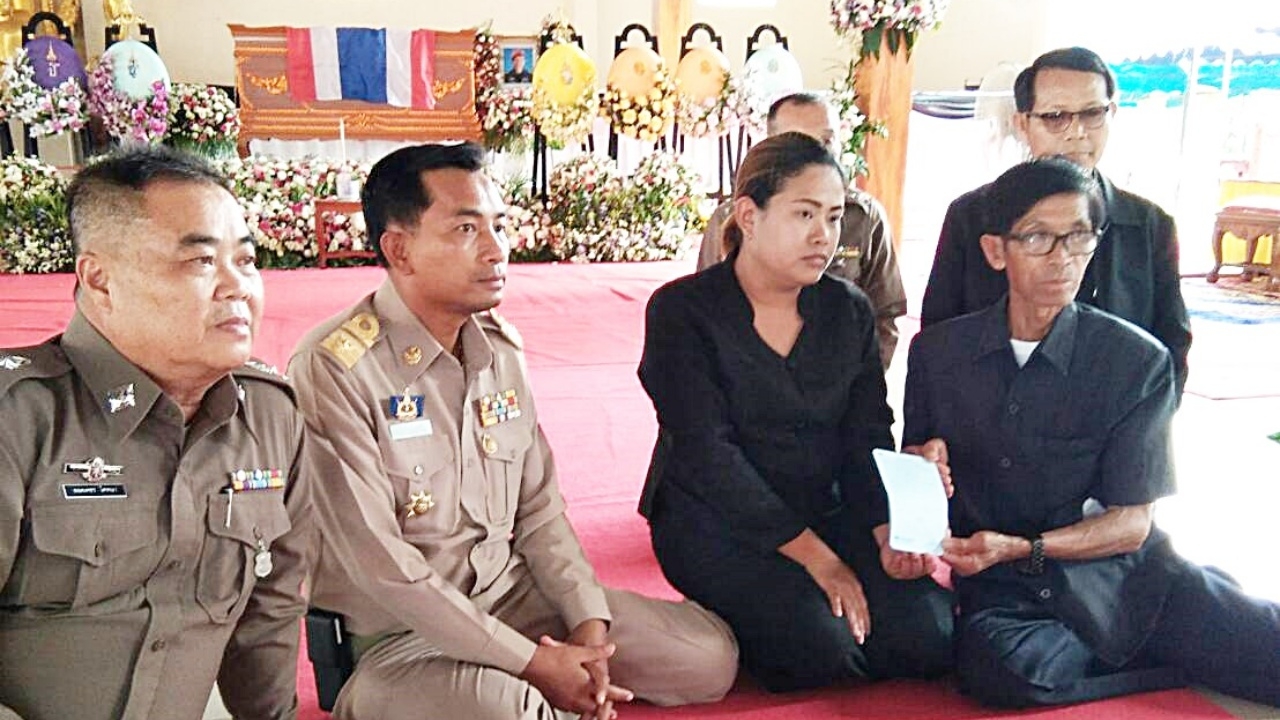 พ่อ-ภรรยา ‘จ่าแซม’ เอาผิดคนไม่หวังดี โพสต์อ้างสมุดบัญชีบริจาคเป็นของปลอม