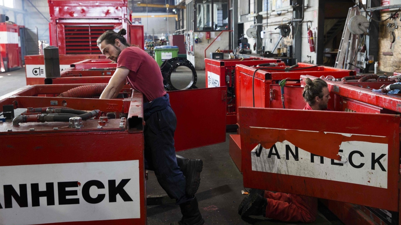 บ.สูบน้ำดัตช์ส่งคน-อุปกรณ์ถึงไทย รองรับ‘แผน2’ หากทีมหมูป่าออกถ้ำไม่หมด