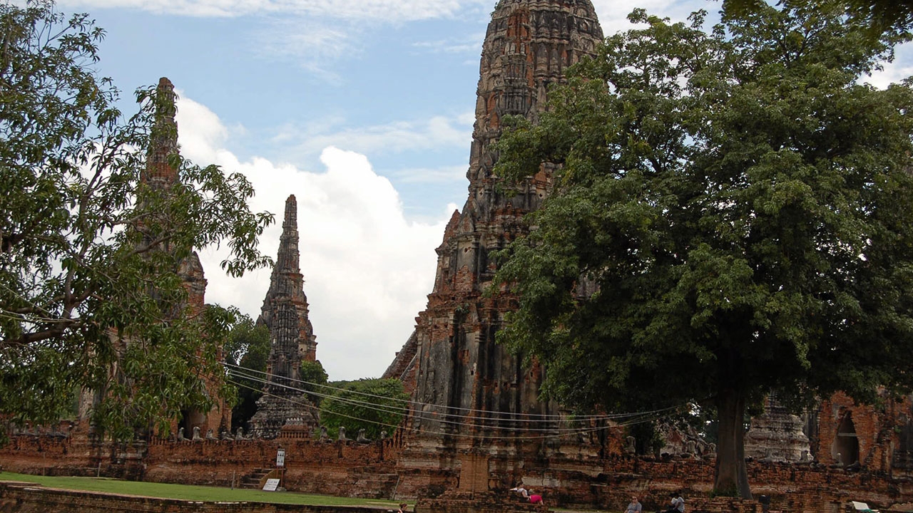 ระดมจิตอาสาทำความสะอาดโบราณสถาน
