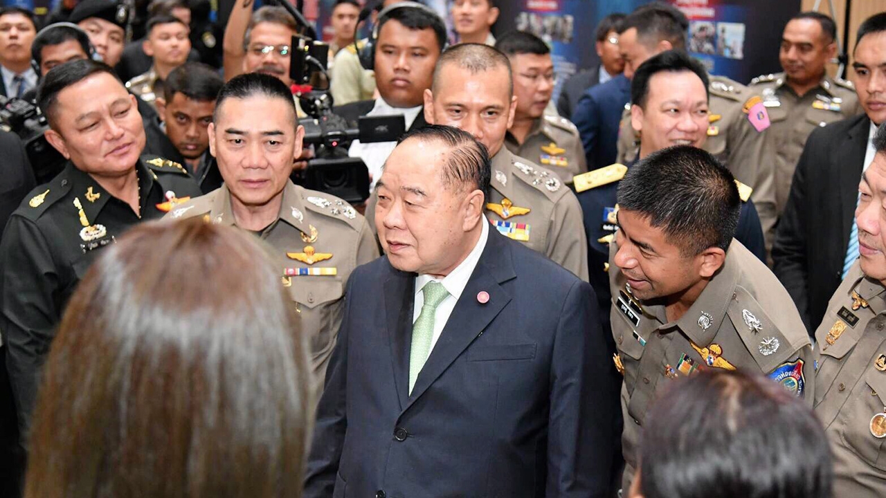 "ประวิตร" พอใจงาน "ศปอส.ตร." ล้มระบบอาชญากรรม-ฉ้อโกง