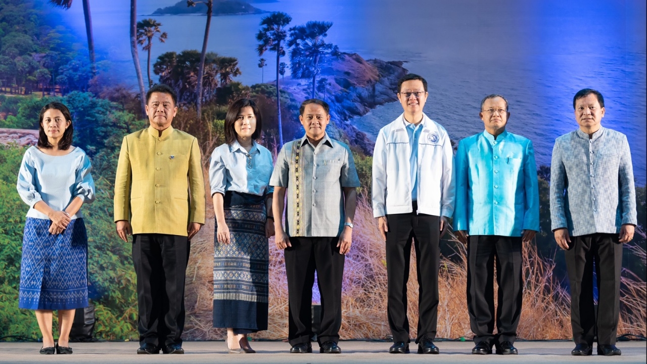 กรมพัฒนาชุมชน เปิดตัวงาน 'OTOP Village' สนองตอบโครงการไทยนิยมฯ