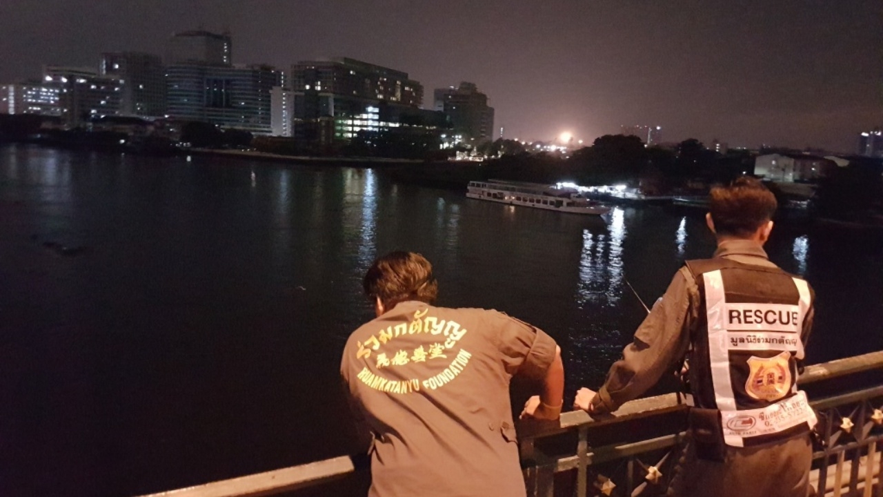 สาวเครียดโดดสะพานปิ่นเกล้า ยังหาร่างไม่พบ