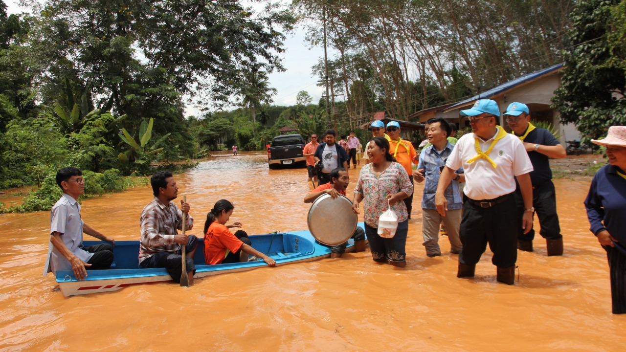 สุราษฎร์ธานี เจอน้ำป่าถล่มกระทบชาวบ้าน 4 อำเภอ มีเสียชีวิตแล้ว 1 ศพ