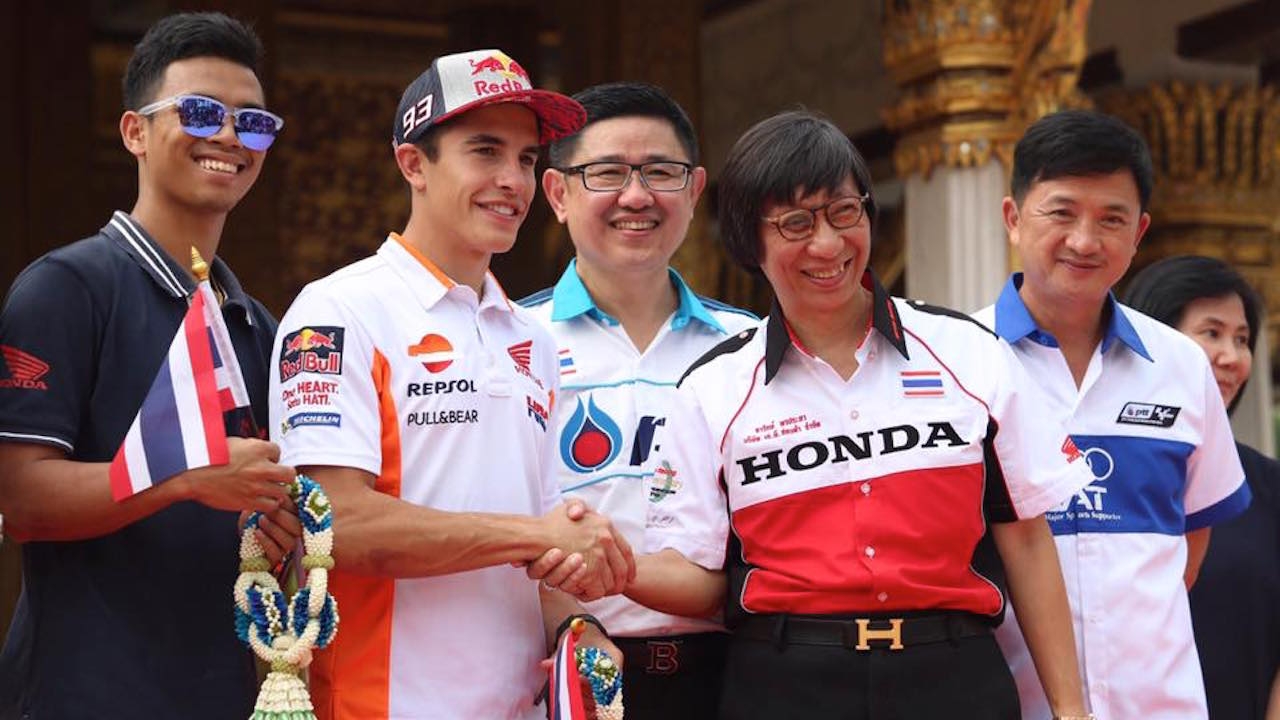 'มาร์เกซ' ควง 2 นักบิดไทยประชาสัมพันธ์ 'พีทีที ไทยแลนด์ กรังด์ ปรีซ์'