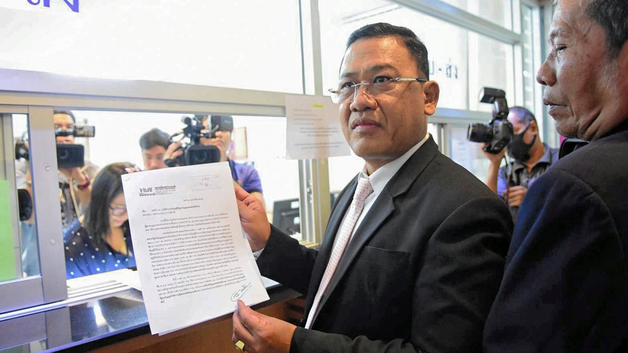 "ไทยรักษาชาติ" ยื่น กกต. ขอยึดรัฐธรรมนูญ-หลักนิติธรรม พิจารณายุบพรรค 