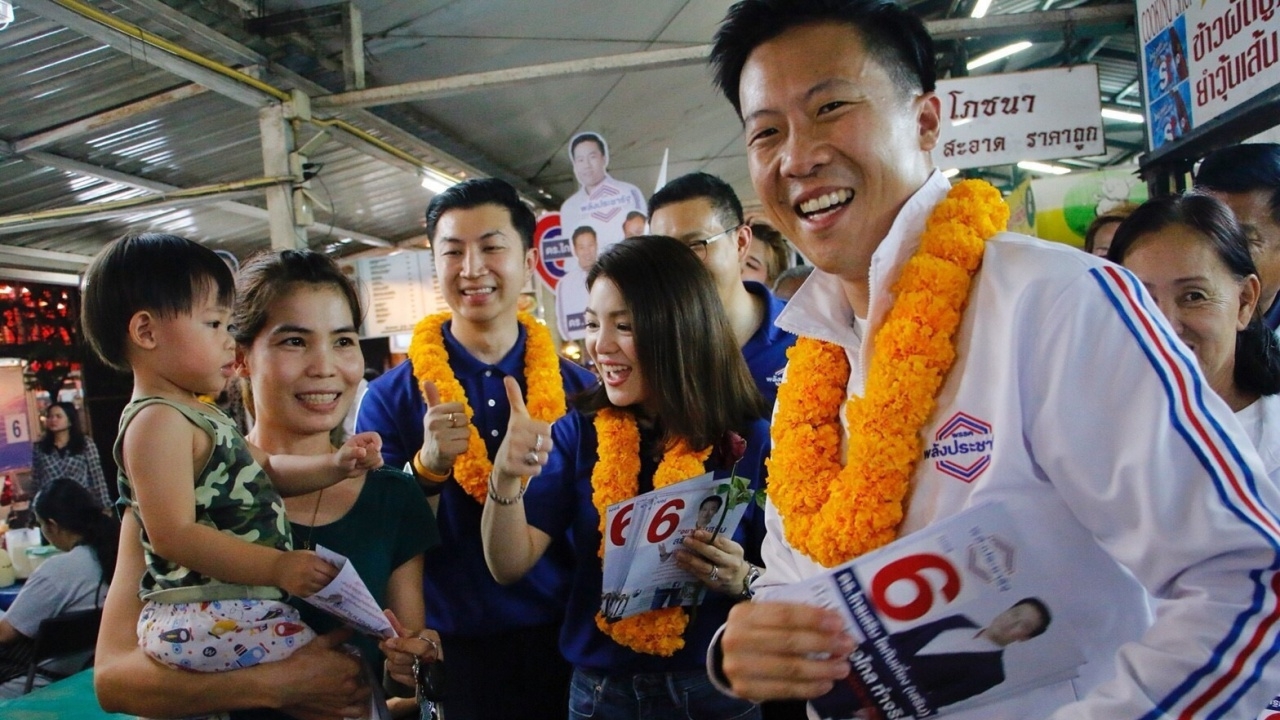 มาดามเดียร์ ควง ไกรเสริม หาเสียง ชู "ปลูกส้มบางมด เปลี่ยนขยะเป็นเงิน" 