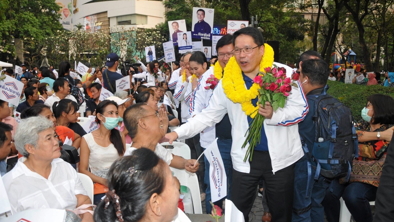 สุวิทย์ ช่วยลูกทีมหาเสียงบางแค ขอล้มแชมป์เก่า เชื่อ บิ๊กตู่ อยู่ในครรลอง