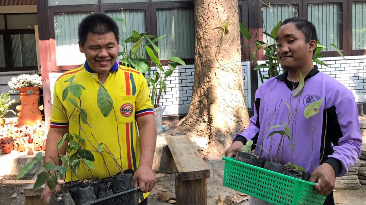 2 หนุ่มตาบอดกตัญญู กรมอุทยานรับทำงาน ส่งเงินให้พ่อแม่-น้อง 